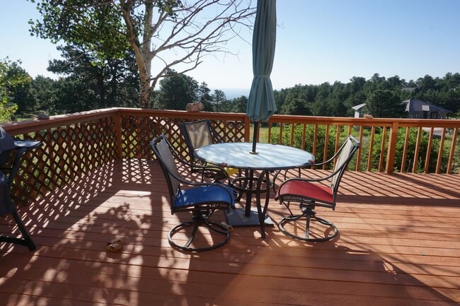 Building Photo - Lovely Home on Lookout Mountain!!