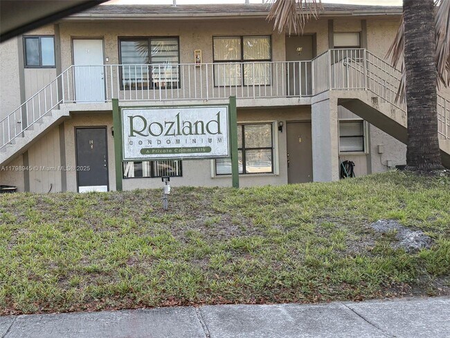 Building Photo - 7670 SW 152nd Ave