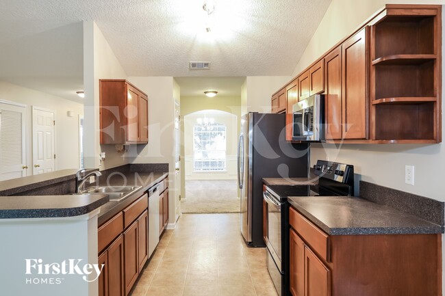 Building Photo - 2447 Royal Pointe Dr