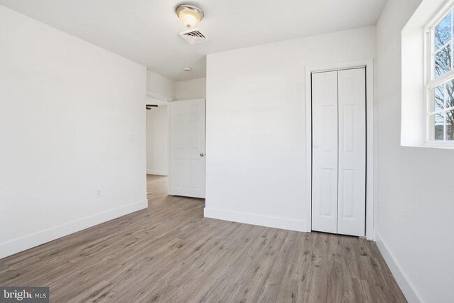 Building Photo - 1942 Ford Rd