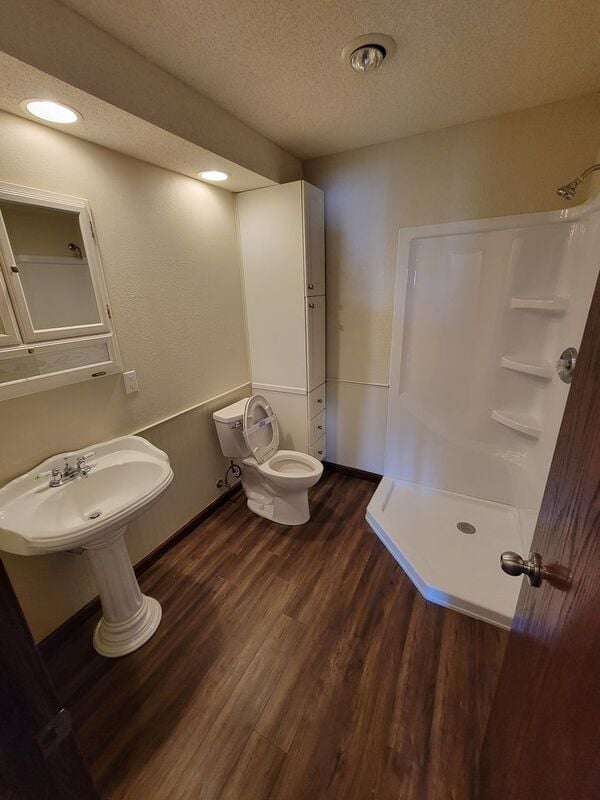 Building Photo - 5041 Mitchell Rd