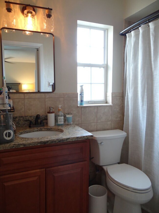 Building Photo - Charming 3-Bed, 2-Bath Pool Home in Desirable Winter Springs