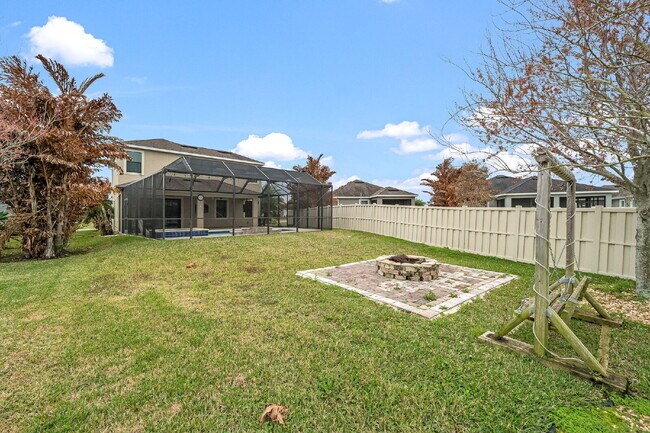 Building Photo - 4BR, 2.5BA home with resort style outdoor living!