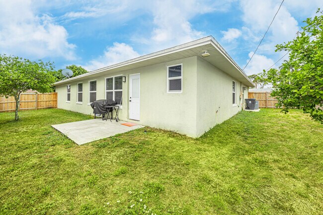 Building Photo - 1518 Lee Ct