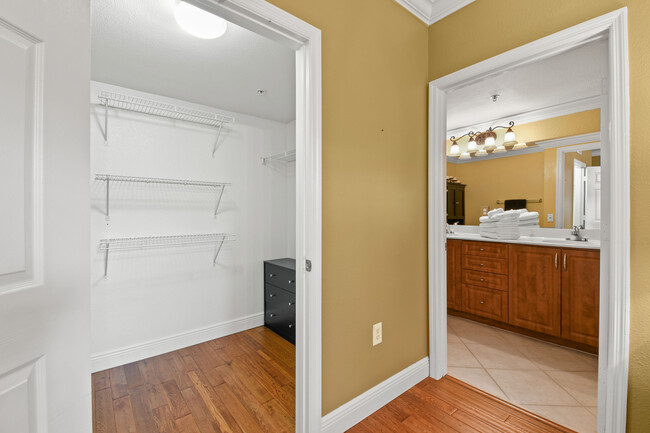 Master w / closet - 6450 Emerald Dunes Dr