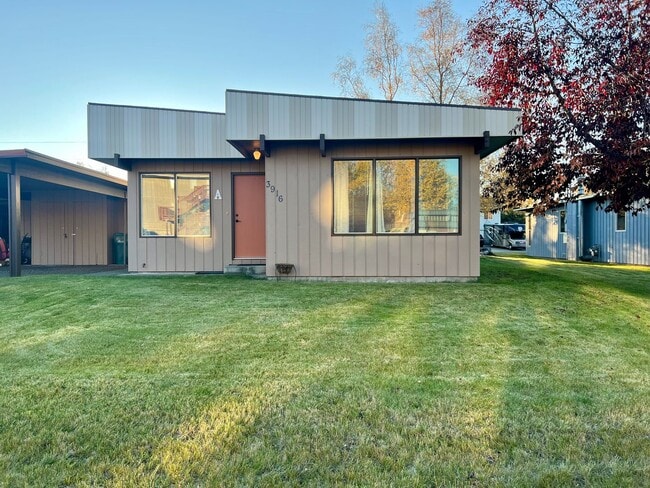 Building Photo - Ranch style one bedroom - Must see to appr...