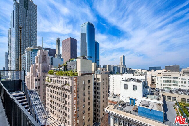 Building Photo - 312 W 5th St