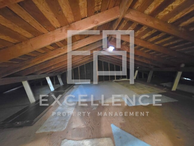 Building Photo - 3087SF 2 Story 5/2.5 House - Community Cab...