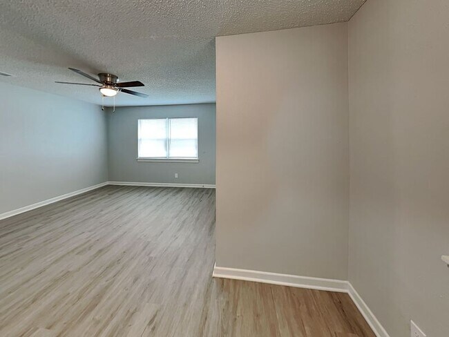 Building Photo - 4720 Kilpatrick Ave