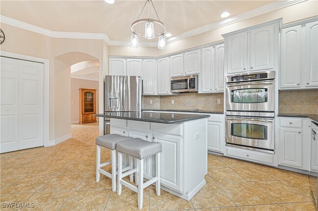 Building Photo - 9280 River Otter Dr
