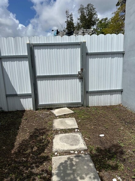 Building Photo - 841 N 69th Ave