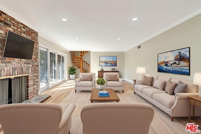 Building Photo - 16608 Park Ln Cir