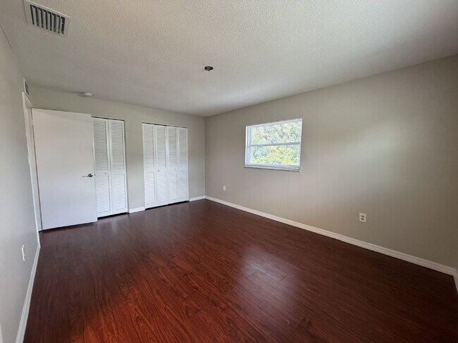 Building Photo - "Charming 3-Bedroom Home with Gleaming Hardwood Floors!"
