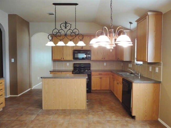 Building Photo - 2606 Slider Ct
