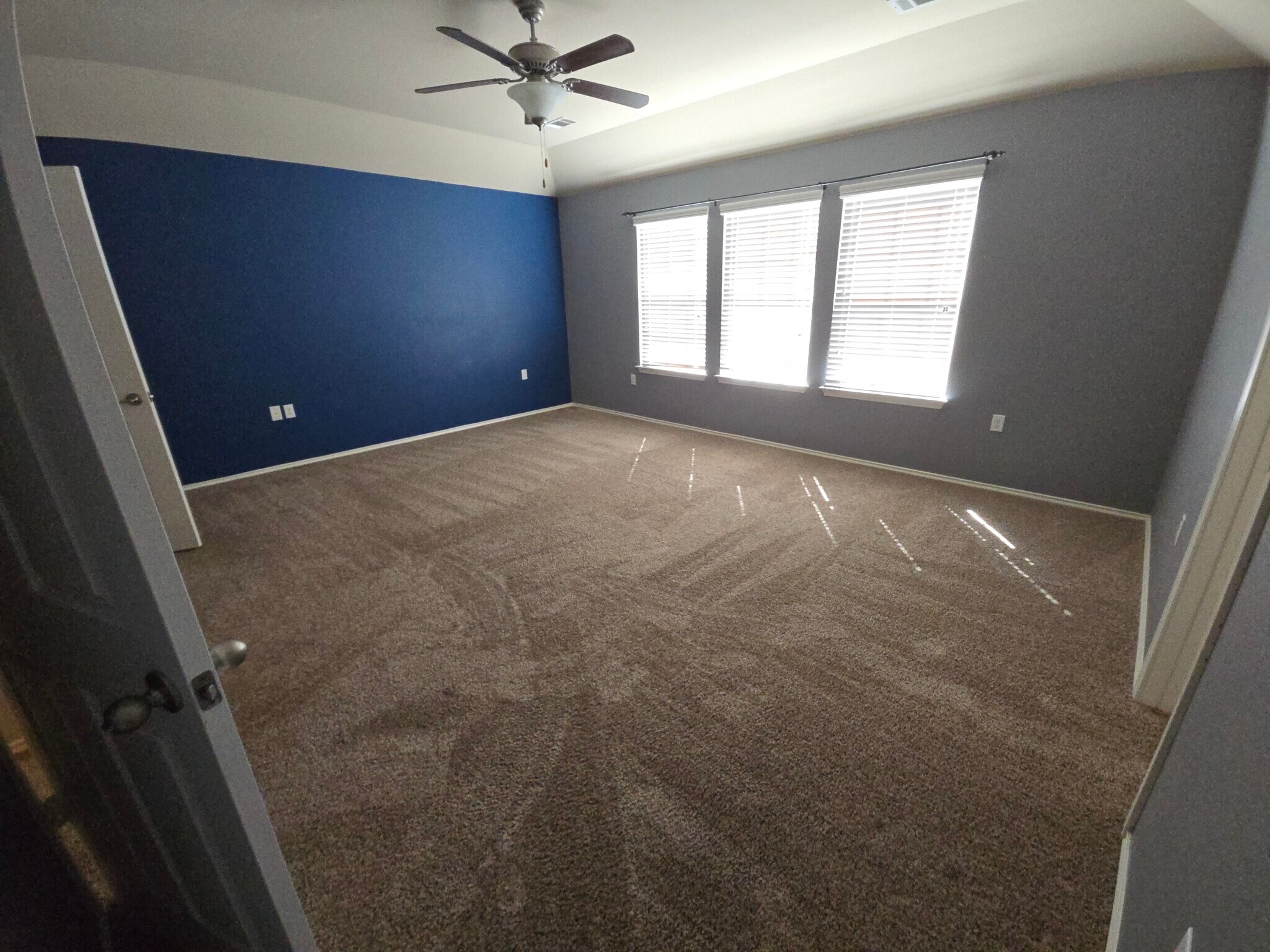Master bedroom - 10116 Deer Chase Trl