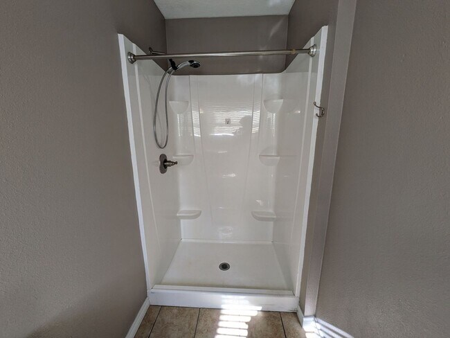 Building Photo - 1901 W Wildwood Ave