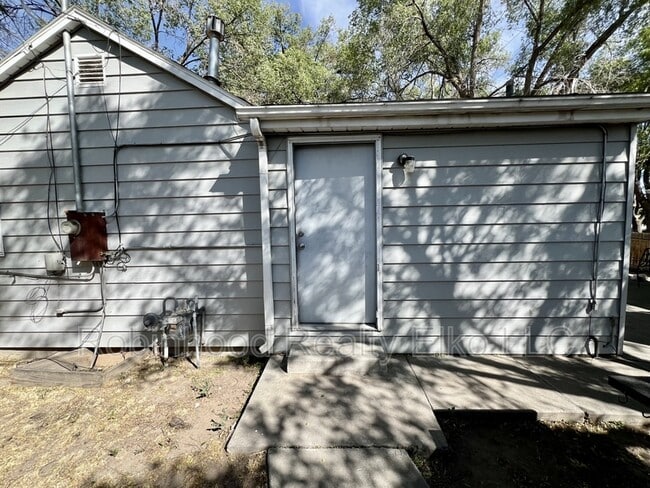 Building Photo - 659 Elm St