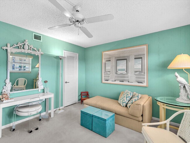 Building Photo - 1537 E Hillsboro Blvd