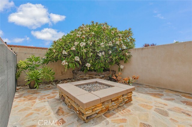 Building Photo - 9042 Santiago Dr