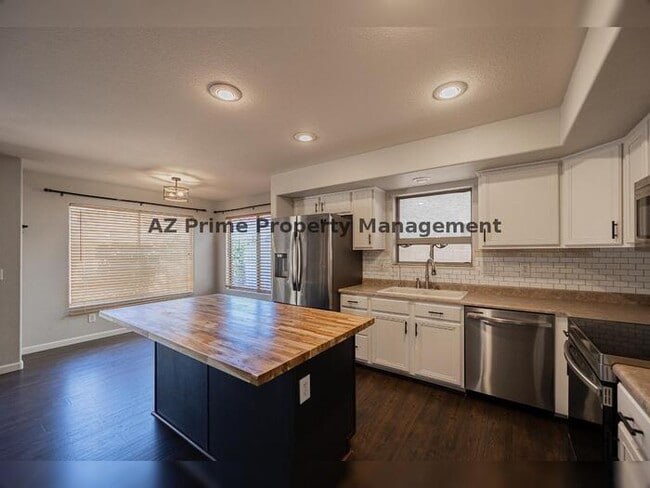 Building Photo - 16090 W Latham St