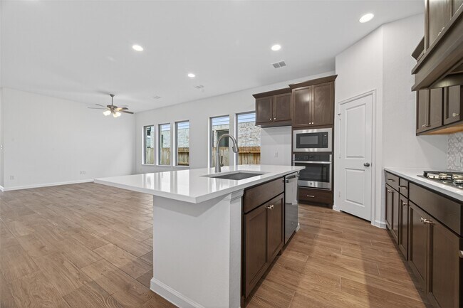 Building Photo - 5015 Bowen Pr Dr