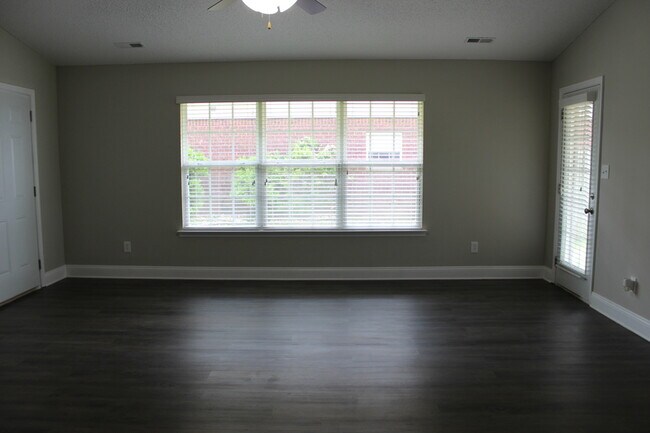 Building Photo - 271 Shadow Ct SW