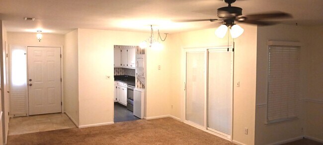 Building Photo - 302 Patriot Ln