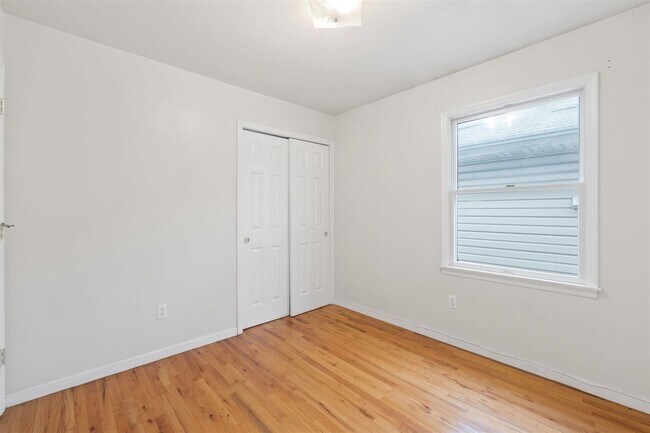 Building Photo - 82 Tuers Ave