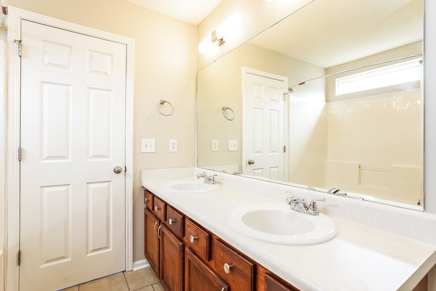 Building Photo - 5904 Roteny Court
