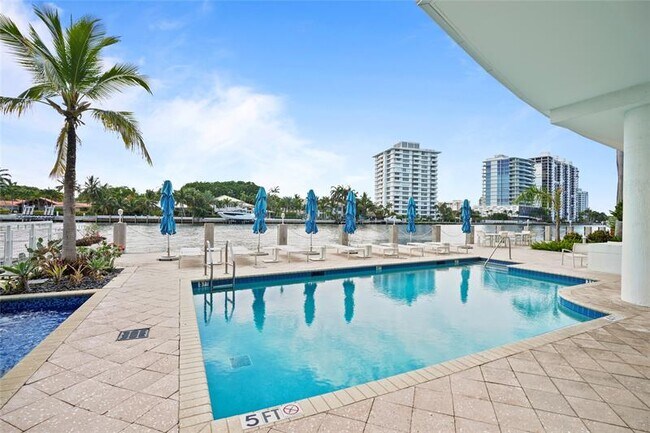 Building Photo - 715 Bayshore Dr
