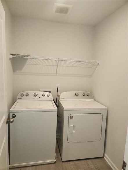 Building Photo - 65 Cedar Ln