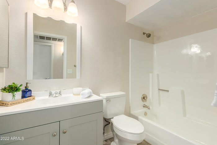 Building Photo - 8533 W Golden Ln