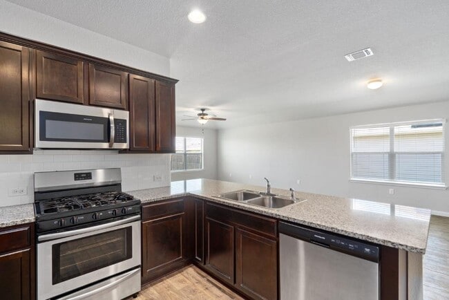 Building Photo - 1007 Pembroke Ct