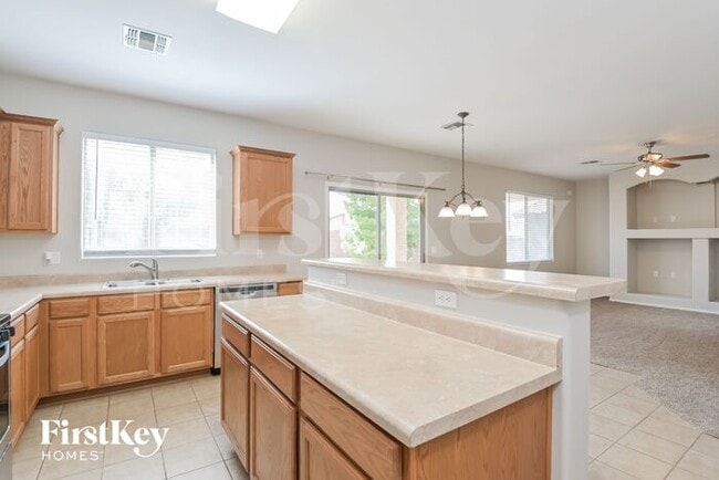 Building Photo - 10616 S Lucius Dr