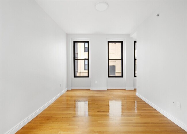 Building Photo - 4 Charlesgate E