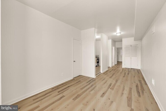 Building Photo - 1102 K St SE