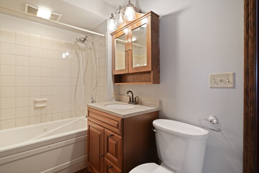 Bathroom 1 - 1411 Goold St
