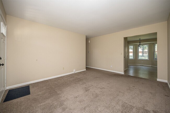 Building Photo - 2941 Park Valley Dr