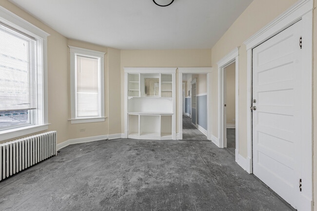 Building Photo - 758 W 71st St