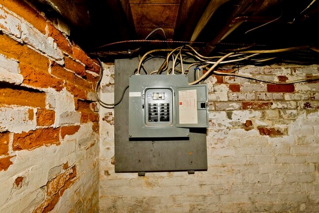 Building Photo - 22-22 East St