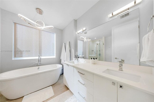 Building Photo - 817 NE 17th Way