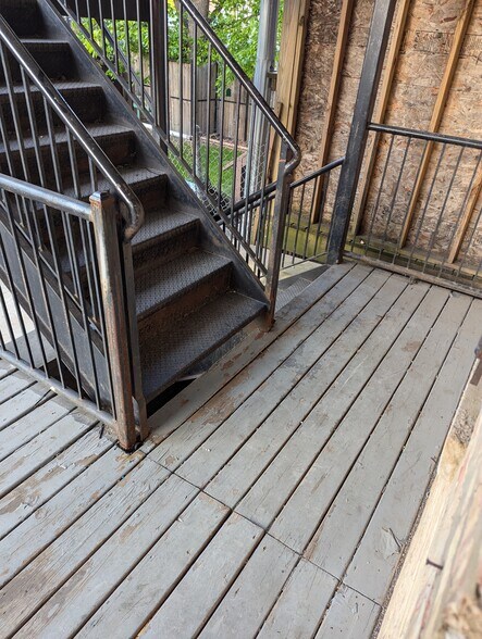 Back Steps - 3212 W Warren Blvd
