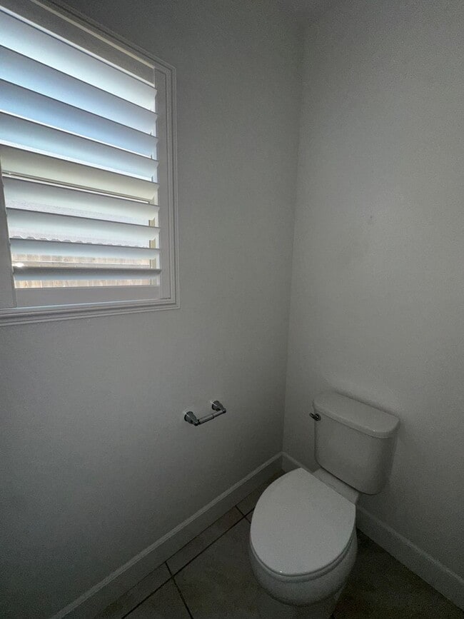 Building Photo - NW Visalia Home Coming Soon!