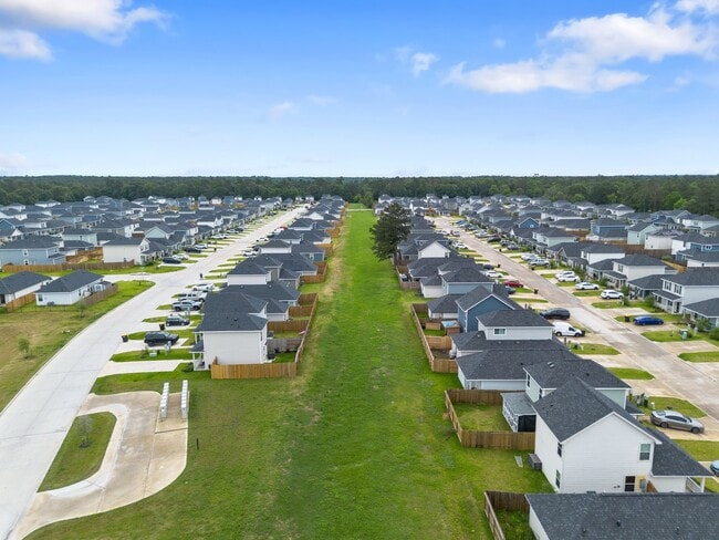 Building Photo - 17038 Marie Vlg Dr