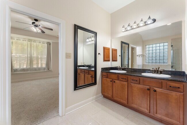 Building Photo - 102 Buck Trail Pl