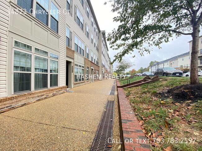 Building Photo - 14823 Chrysler Ct