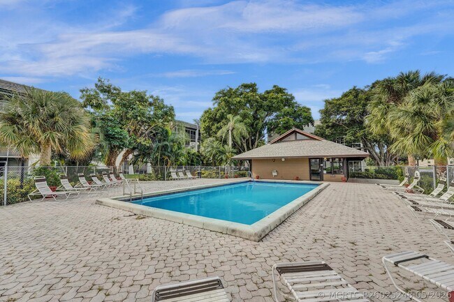 Building Photo - 9470 Poinciana Pl