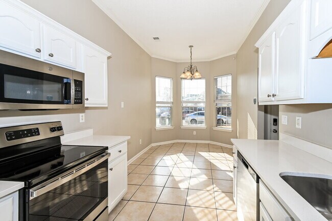 Building Photo - 7850 Fallstone Rd