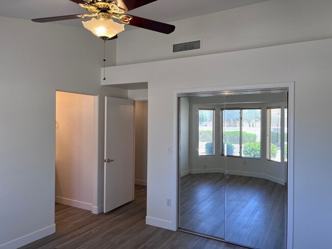 Building Photo - Sun City Summerlin - Remodeled Town-home