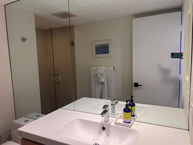 Building Photo - 4900 N Ocean Blvd